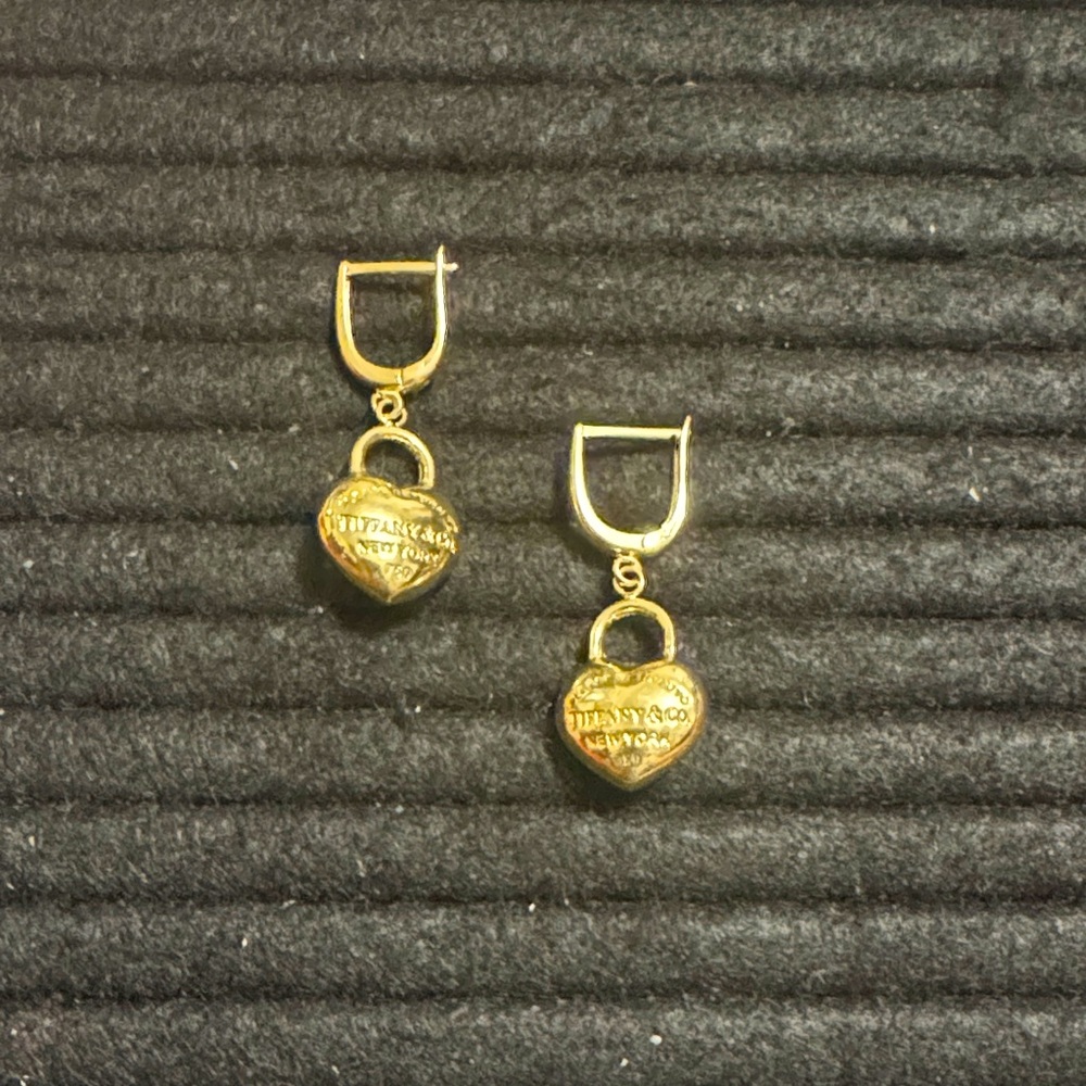18K Saudi Gold Heart Dangling Earrings